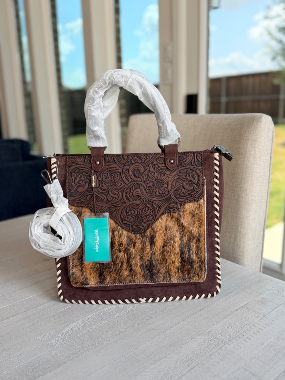 Trinity Ranch Cowhide ＆ Tooled Leather Tote Bag Coffee
